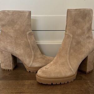 Steve Madden Dovesy Platform Tan Suede Heeled Lug Boots Booties Women's Sz 7.5